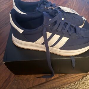Run 70’s Adidas Men's Navy and White Sneakers Men’s 6/Women’s 7.5 new with box